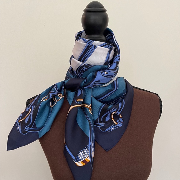 New Gucci Scarf Iconic Equestrian Logo Print Silk Wrap - Picture 10 of 14